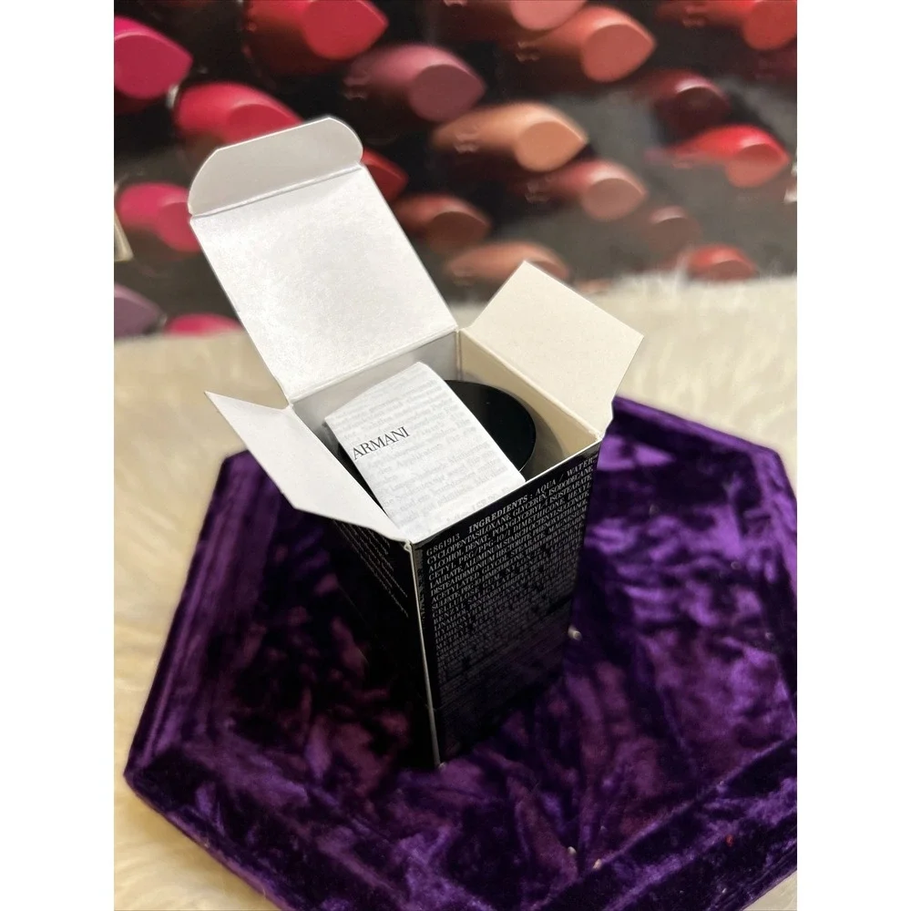 Giorgio Armani Luminous Silk Foundation  1oz/30ml New With Box —11.75‎ Shade